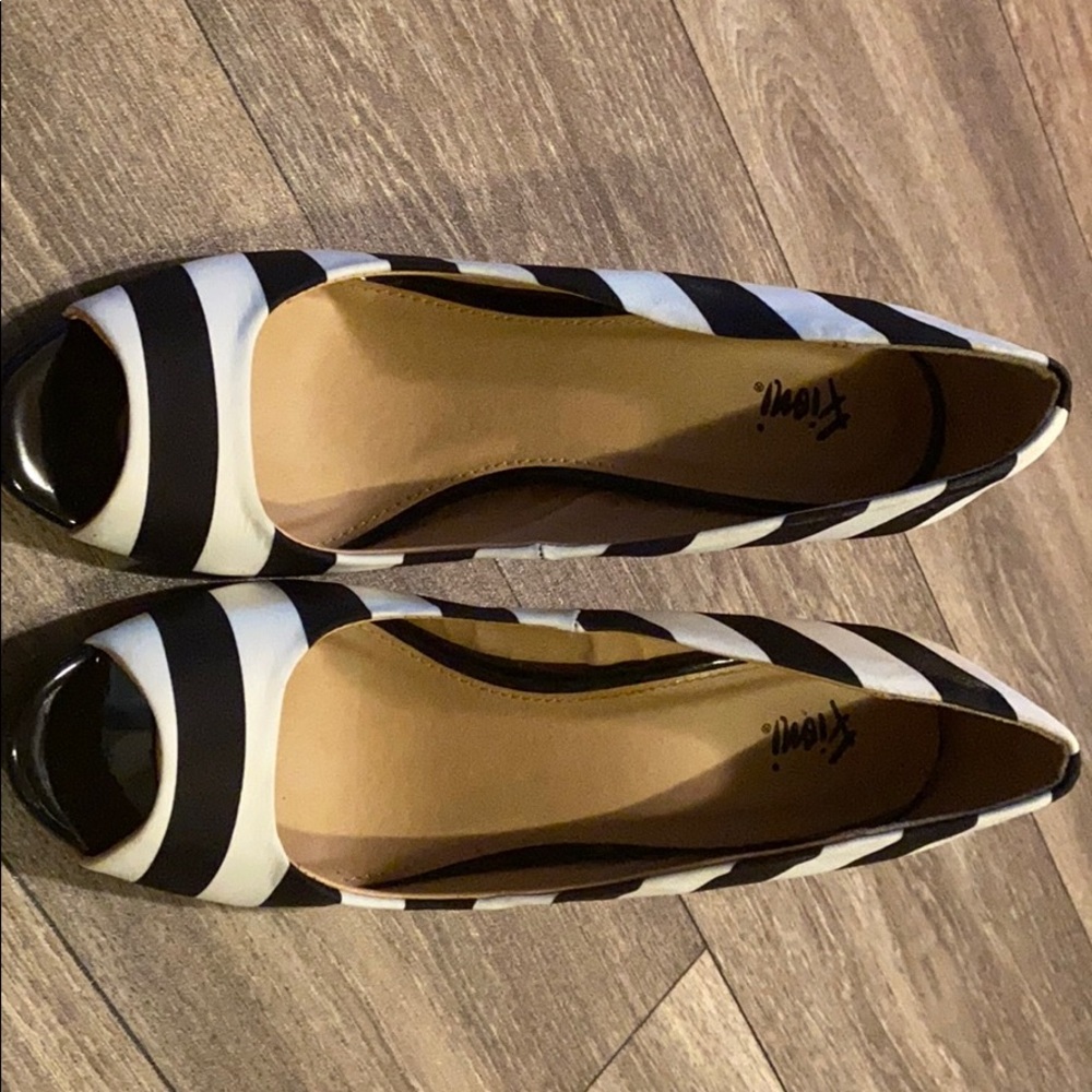 Fioni Peeptoe Pump